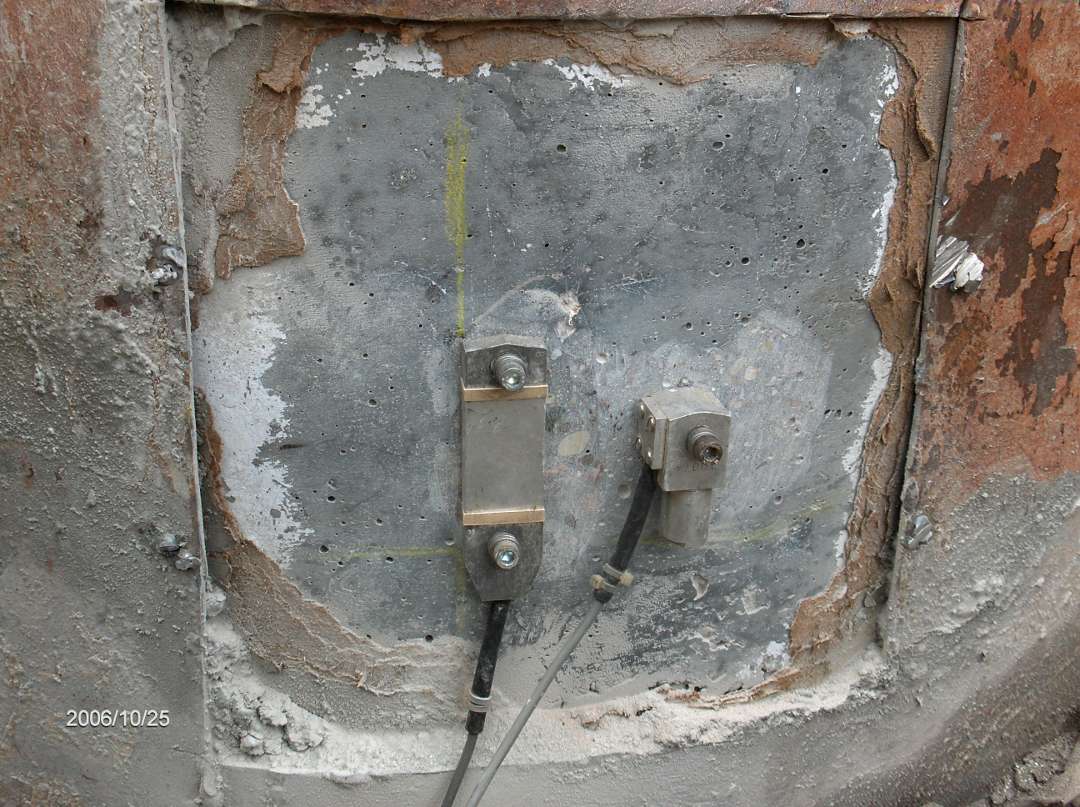 czujniki zamontowane na głowicy pala